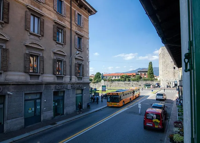 Downtown Como-porta Torre Flat * 코모